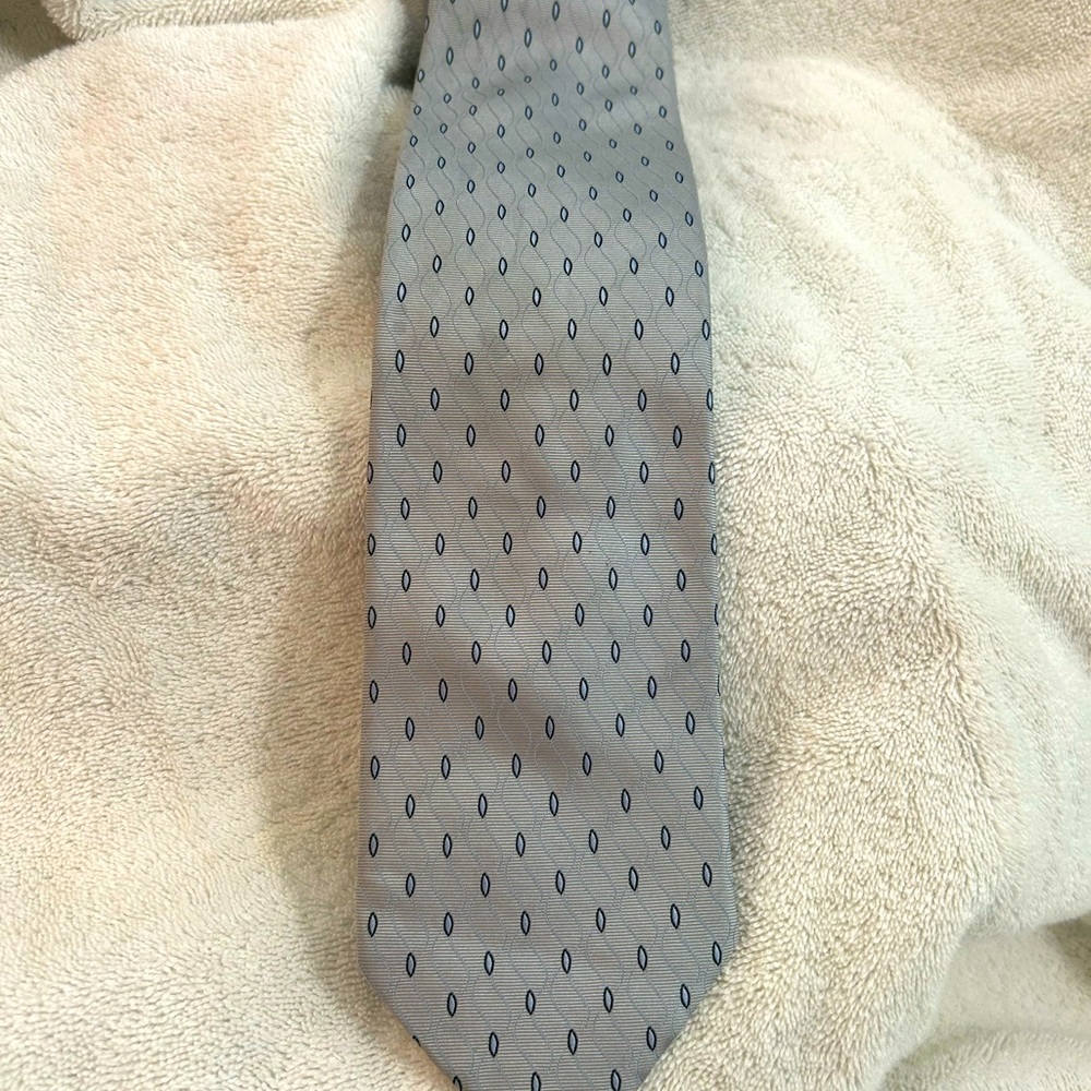 Gorgeous Armani Tie - $29 ships next day from a 5 star posher!